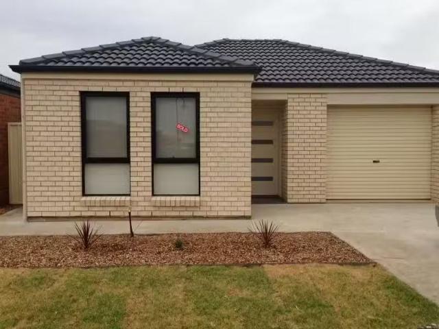 Deal! 3 BR 26 Biarritz Street, MUNNO PARA WEST, SA 5115 Hous.