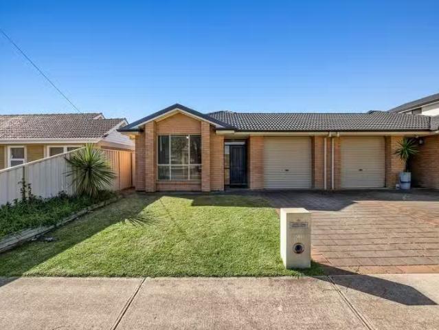 Cozy 3 BR 26 Quick Road, Mitchell Park, SA 5043 House for Rent