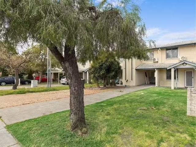 Just in! 3 BR 28 Scanlon Way, Lockridge, WA 6054