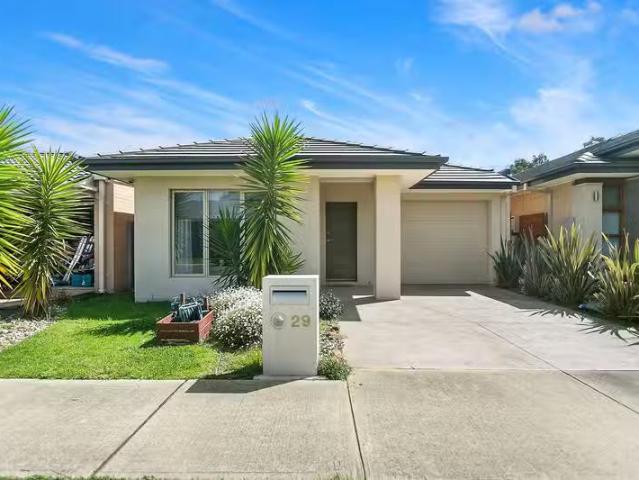 New 3 BR 29 Greenside Circuit, Sandhurst, VIC 3977 House for.