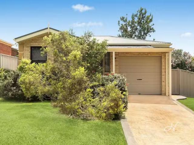 Unique 3 BR 20 Radford Place, Lake Munmorah House for rent Li.