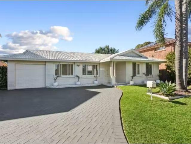 Charming 3 BR 20A Martin Street, HEATHCOTE House for rent Lis.