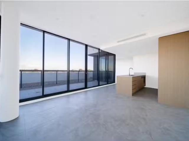 Cheap 3 BR 216/1A Remly Street, Roselands Apartment for rent.