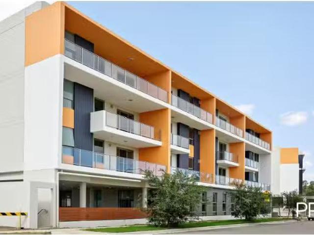 For Rent! 3 BR 21/71 Deerubbin Dr, Glenmore Park House for ren.
