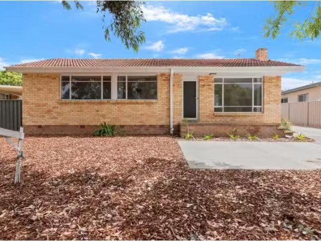 Deal! 3 BR 21 Collier Street, Curtin Townhouse for rent Liste.