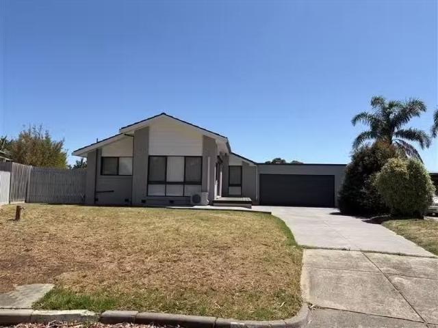 Nice 3 BR 21 Goldfinch Court, Carrum Downs, VIC 3201 House f.
