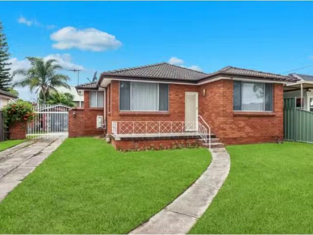 Charming 3 BR 21 Weir Crescent, Lurnea House for rent Listed.