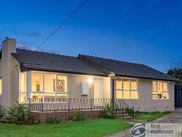 Charming 3 BR 21 Wren Street, Hampton Park, VIC 3976