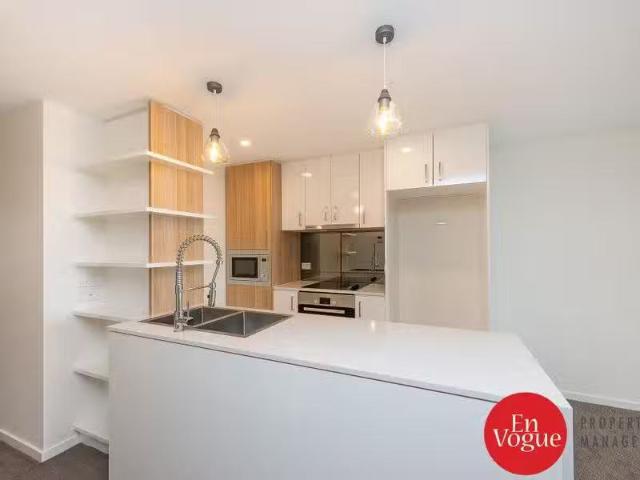 Just in! 3 BR 222/8 Cape Street, part SON Apartment for rent.