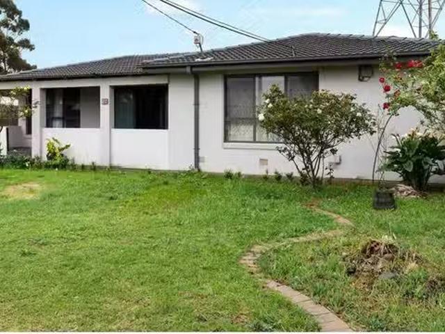 Cozy 3 BR 22 Harris Street, ST ALBANS, VIC 3021 House for Rent