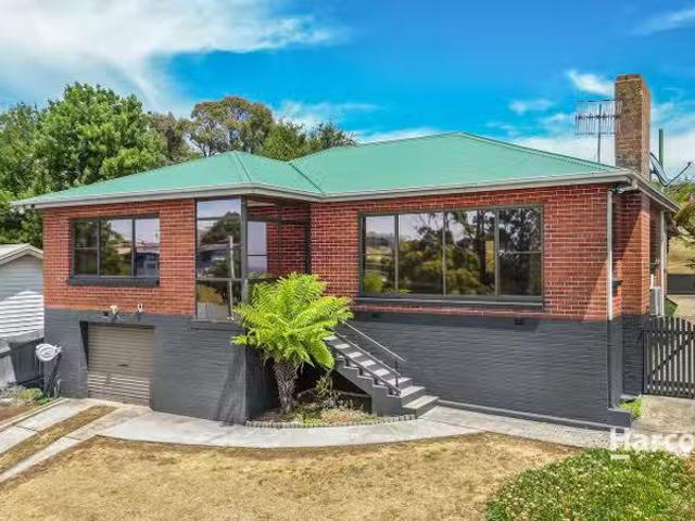 Cozy 3 BR 22 Sampson Street, HILLCREST, TAS 7320 House for R.