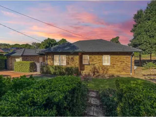 For Rent! 3 BR 2 Elizabeth Crescent, Northmead House for rent.