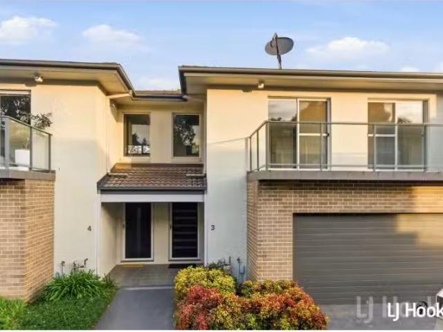 New 3 BR 3/5 Brudenell Drive, Jerrabomberra Townhouse for rent.