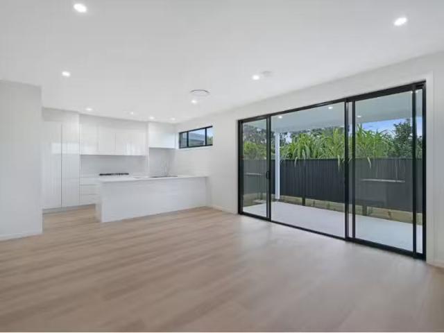 Unique 3 BR 3/6 Benaud Crescent, Warilla Townhouse for rent L.