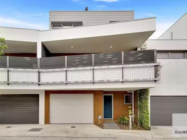 Charming 3 BR 3/744 Barkly Street, West Footscray, VIC 3012