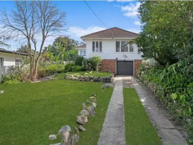 Deal! 3 BR 37 Haig Street, Belmont House for rent Listed by A.