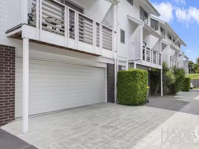 Charming 3 BR 3/80 Plimsoll Street, Greenslopes, QLD 4120