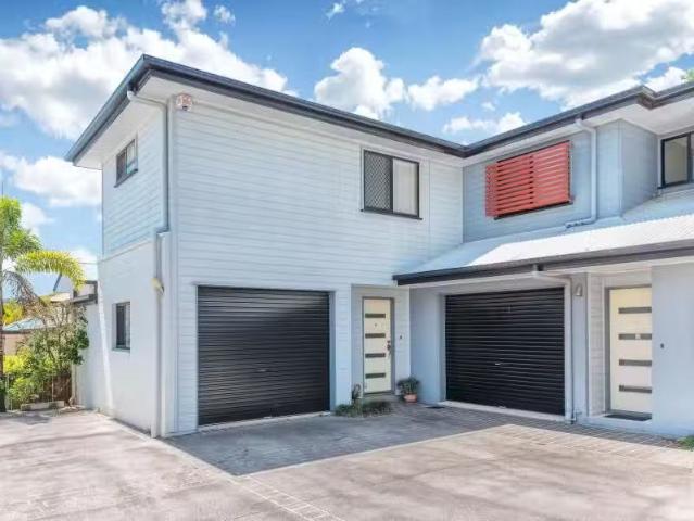 Cozy 3 BR 3/9 Gardiner Street, ALDERLEY, QLD 4051 Townhouse.