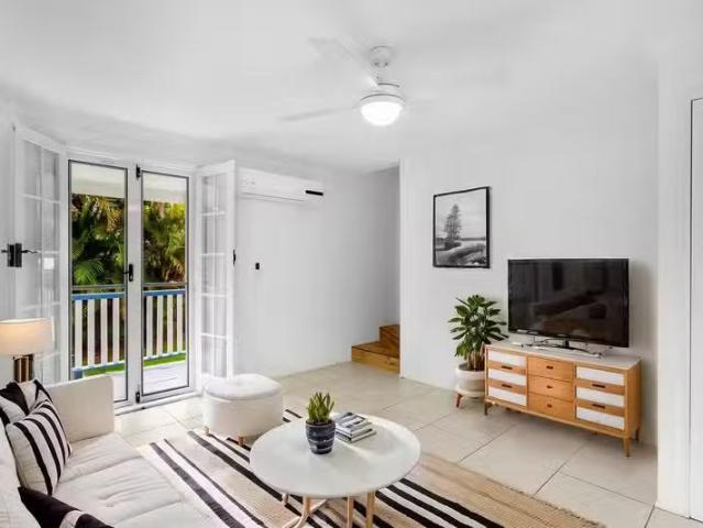 Unique 3 BR 30b Robert Street, Labrador, QLD 4215 Duplex / S.