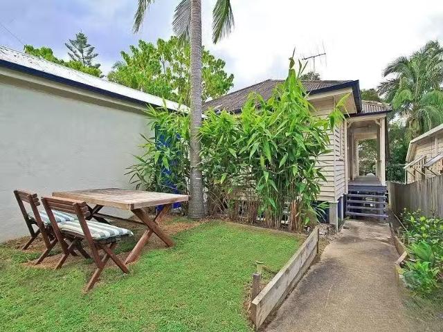 Rental! 3 BR 310 Wynnum Road, NORMAN PARK, QLD 4170 House fo.