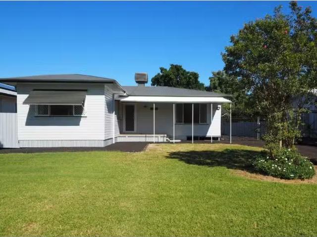 Nice 3 BR 311 Chester Street, Moree House for rent Listed by.