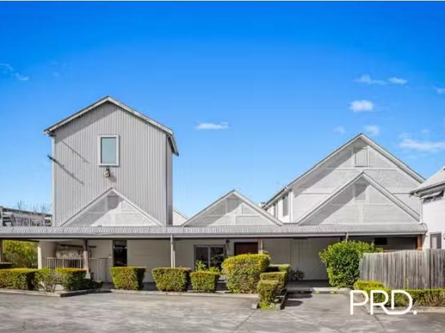 Cheap 3 BR 31/44 Barossa Dr, Minchinbury Apartment for rent L.