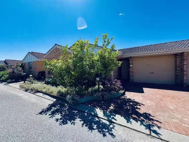 Nice 3 BR 31/52 Aussat Drive, Kiara, WA 6054