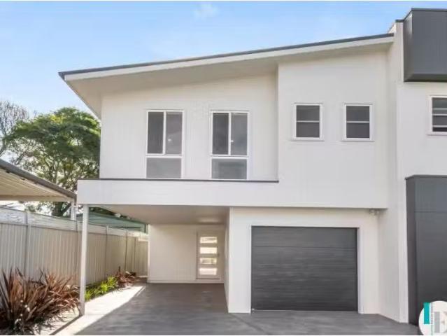 Unique 3 BR 3/18 Parkes Street, Oak Flats House for rent List.