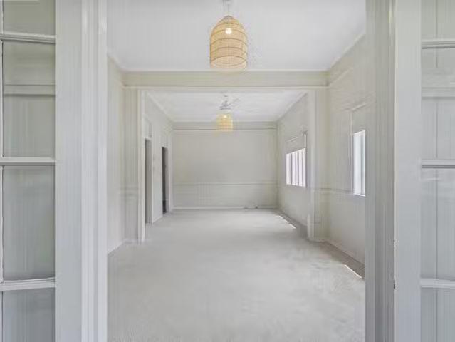 Rental! 3 BR 31 Mackie Street East, Moorooka, QLD 4105