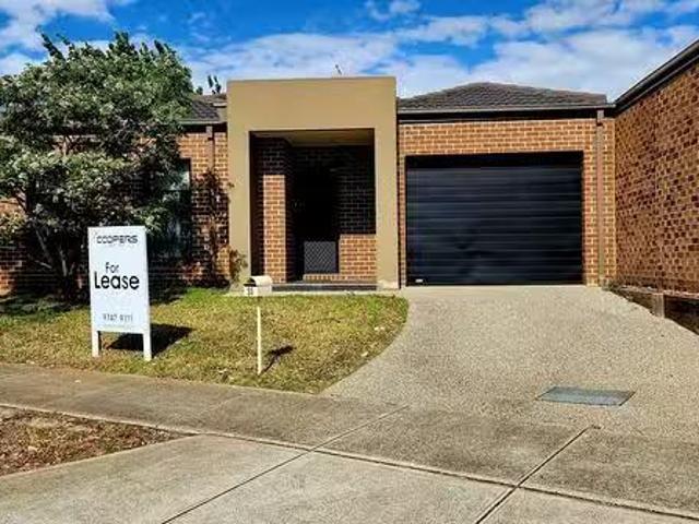 Cozy 3 BR 31 Citreus Circuit, Brookfield, VIC 3338