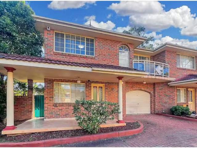 Nice 3 BR 3/26 Orchard Road, Bass Hill Townhouse for rent Lis.