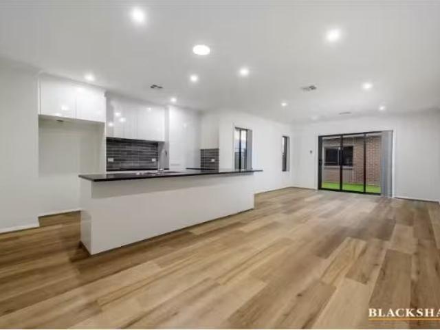 Charming 3 BR 32 Dragon Street, Throsby House for rent Listed.