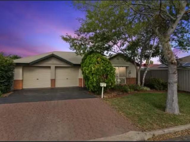 Charming 3 BR 32 Saltram Parade, OAKDEN, SA 5086 House for R.
