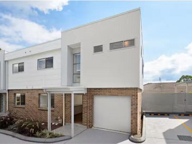 For Rent! 3 BR 3/34 Queen Street, Warners Bay House for rent.