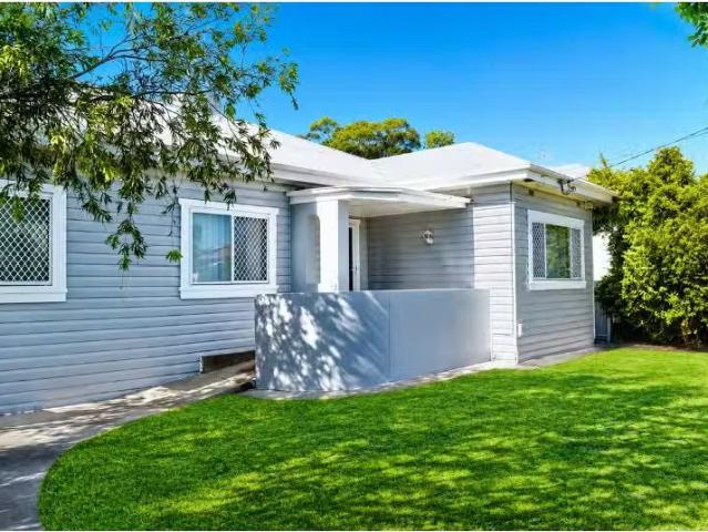 Nice 3 BR 338 Warialda Street, Moree House for rent Listed by.