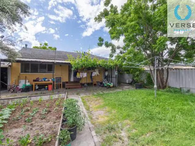 Unique 3 BR 3 Barnsley Street, Queens Park, WA 6107