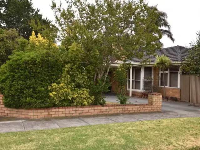 Deal! 3 BR 3 East Boundary Road, Bentleigh East VIC 3165 Hou.