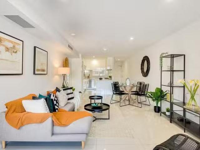 Unique 3 BR 4/42 Sanders Street, Upper Mount Gravatt, QLD 4122