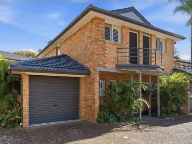 Just in! 3 BR 4/58 Ocean View Drive, Wamberal Townhouse for re.