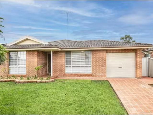 Cheap 3 BR 46 Durali Road, Glenmore Park House for rent Liste.