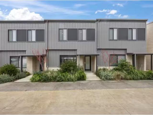 For Rent! 3 BR 49/67 Negus Crescent, Watson Townhouse for rent.