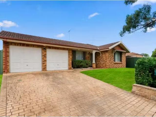 Unique 3 BR 49 Woldhuis Street, QUAKERS HILL House for rent L.