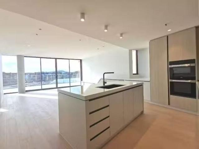 Unique 3 BR 402/45 Honeysett View, Kingston Apartment for rent.