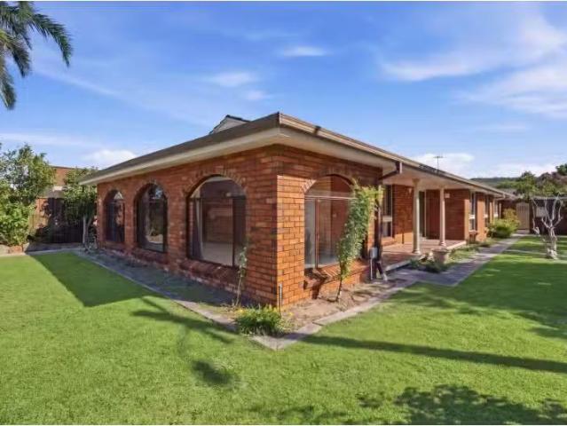 New 3 BR 407 Ocean Beach Road, Umina Beach House for rent Lis.