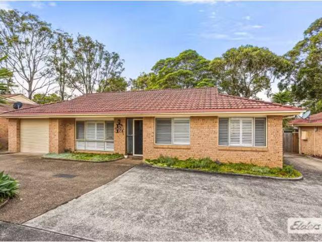 Deal! 3 BR 4/1 3 Owen Park Road, Bellambi Apartment for rent.