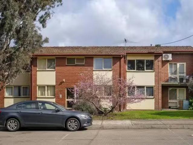 Deal! 3 BR 4/23 Domain Street, Hadfield, VIC 3046