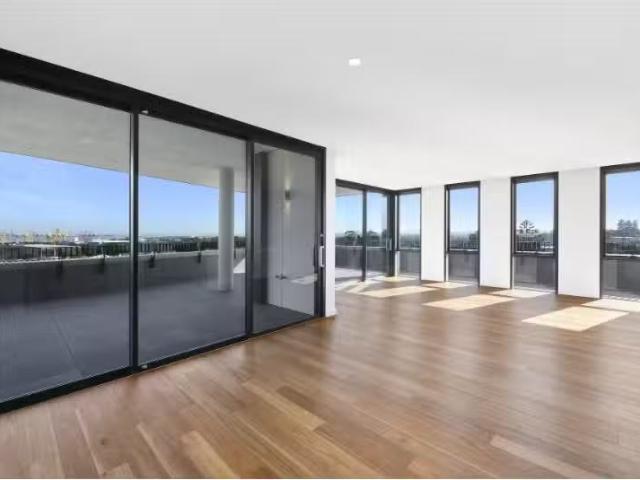 For Rent! 3 BR 421/1 Cawood Avenue, Little Bay Apartment for r.