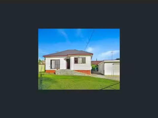 Cozy 3 BR 42 Waratah Crescent, MACQUARIE FIELDS House for rent.