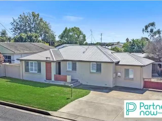 Just in! 3 BR 42 Wilburtree Street, TAMWORTH House for rent L.