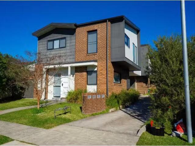 Cozy 3 BR 4/391 Glebe Road, MEREWETHER Townhouse for rent Lis.